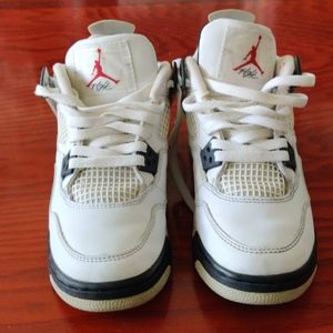 Youth basketball shoes